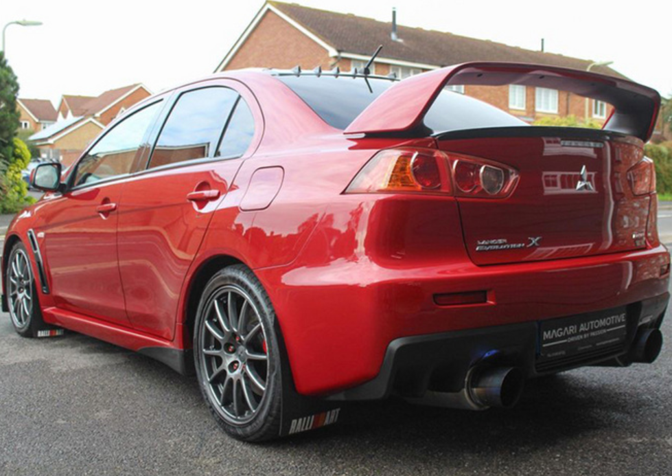 0t输出354匹马力性能暴躁,实拍三菱枪骑兵evo__凤凰网