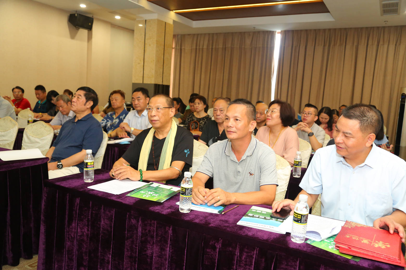 查看更多高清图片北京大学教授安金龙,原央视新闻纪录片主任吴世平