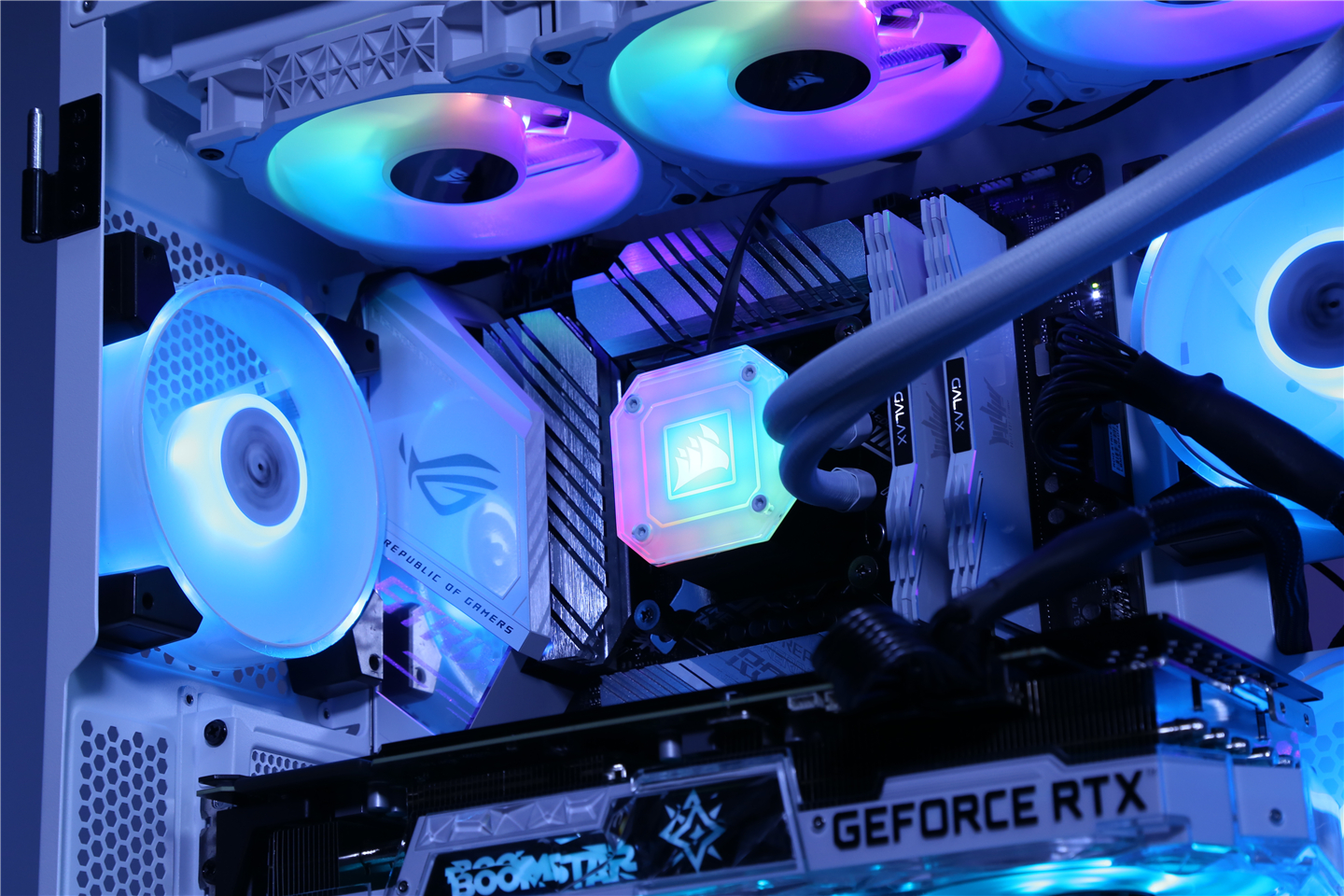 亮机之后,加上rgb灯效的点缀,同样和谐.