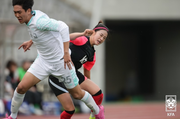 揭幕战 中国女足vs韩国 对手赛前训练照遭曝光 1女神疯狂抢镜 三五体育