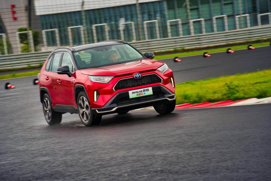 试驾一汽丰田rav4荣放双擎e 和插混cr-v比有何不同?