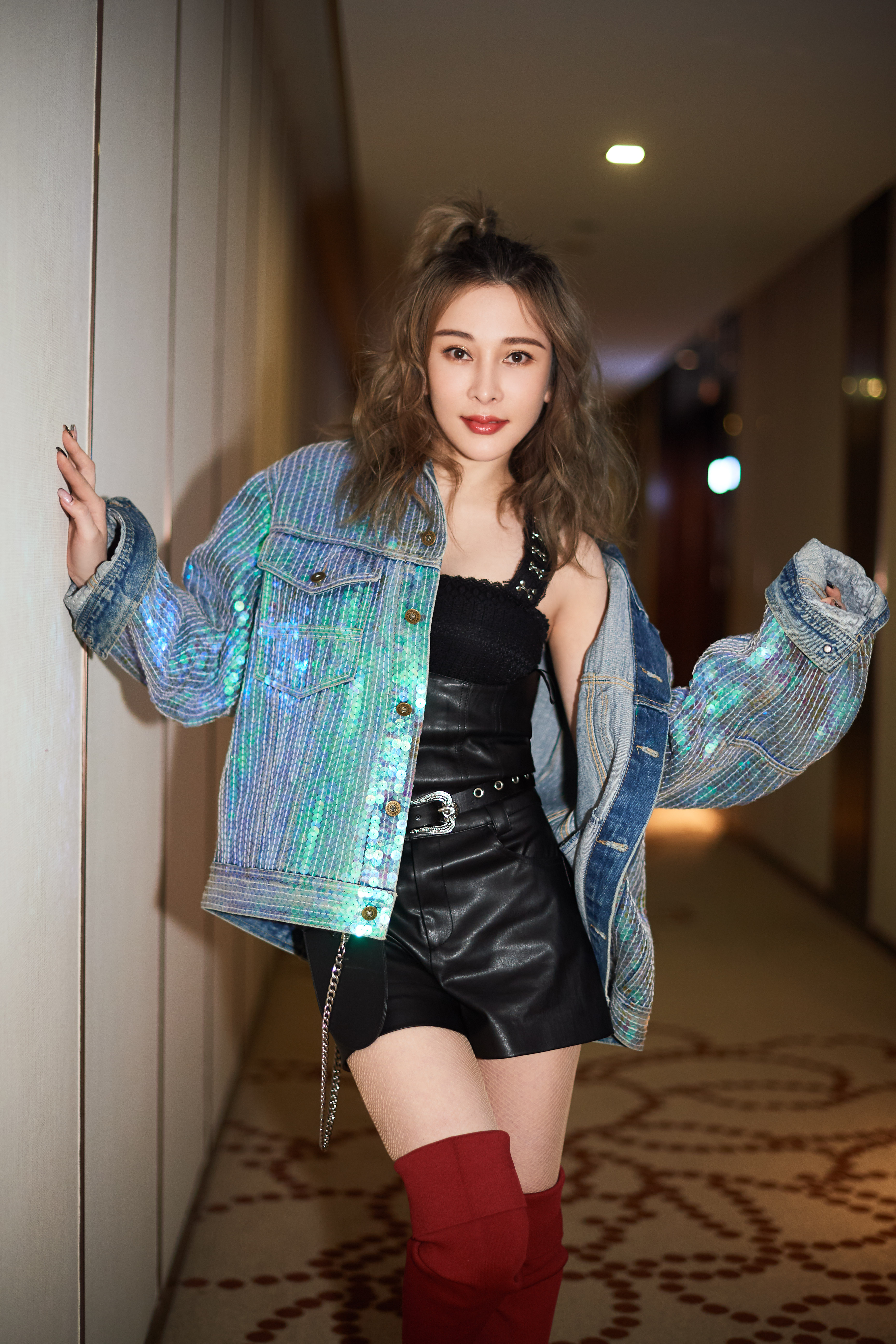 温岚与医护暖心合唱《夏天的风》 致敬最美白衣天使