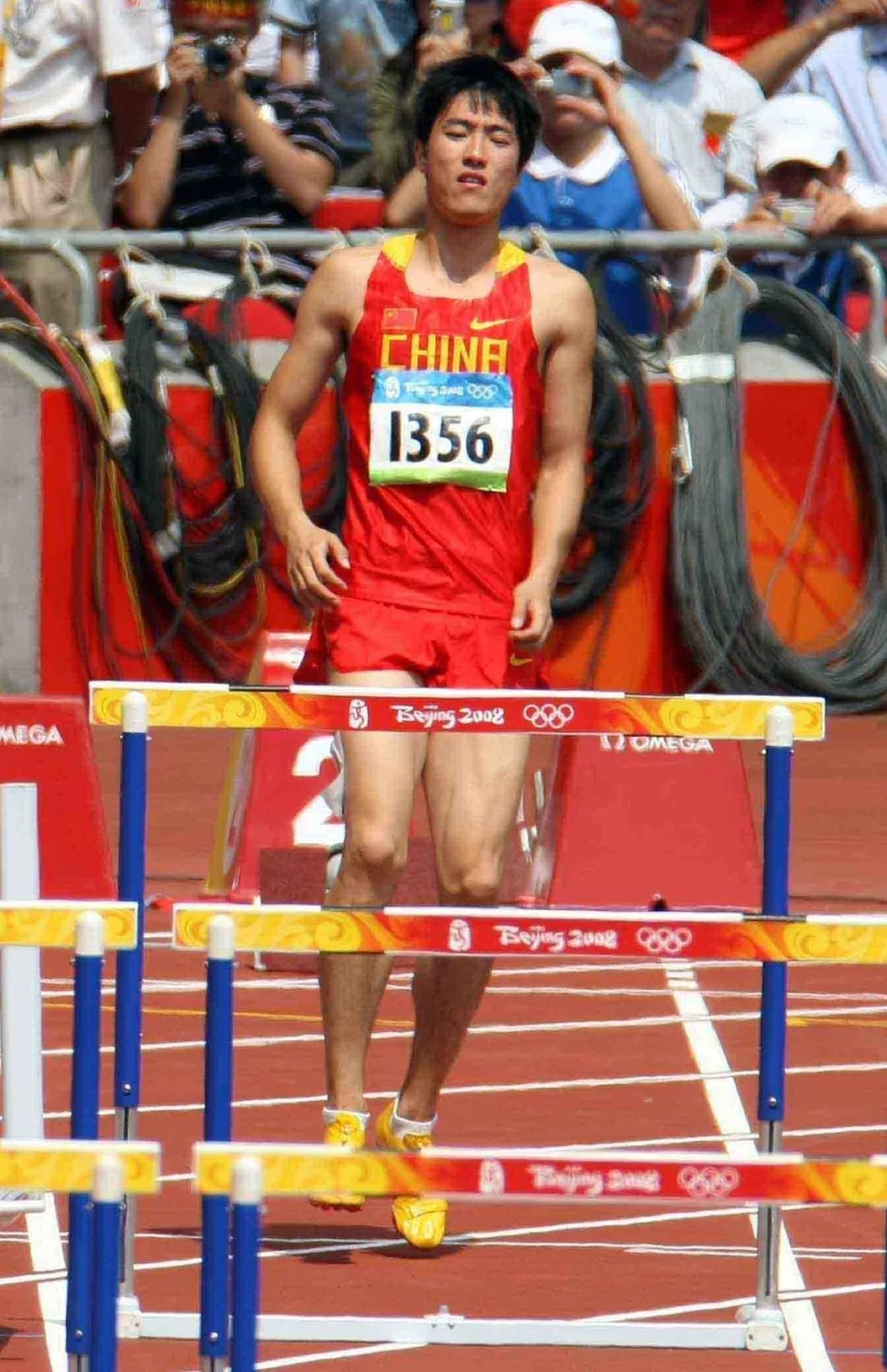 北京奥运会刘翔因伤退赛 图/中国新闻图片网