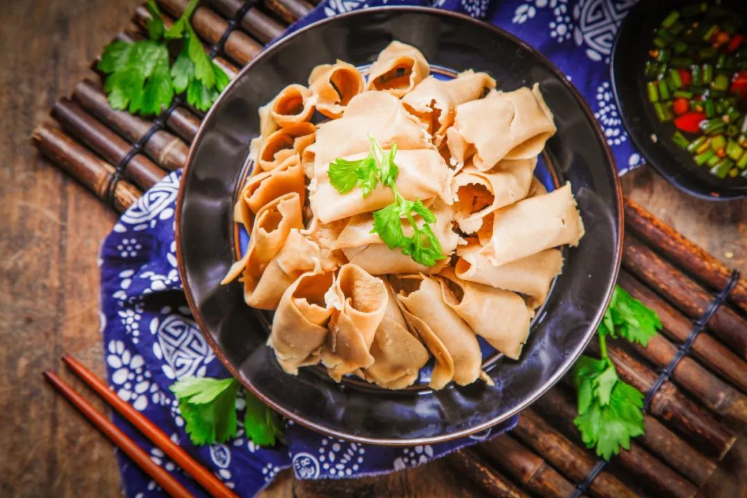 去年年底,西贝餐饮新零售项目"贾国龙功夫菜"带着川鲁粤淮扬等八大