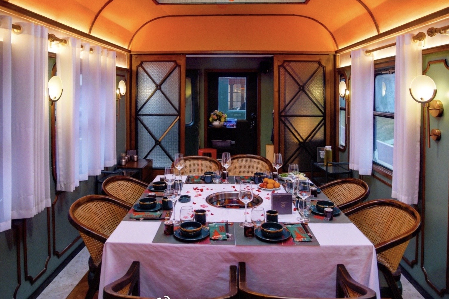 火车上的餐厅「鸣日厨房」，台湾 | Designer by J.C. Architecture - 主题餐厅 - 餐厅LOGO-VI空间设计-全球餐饮研究所-视觉餐饮