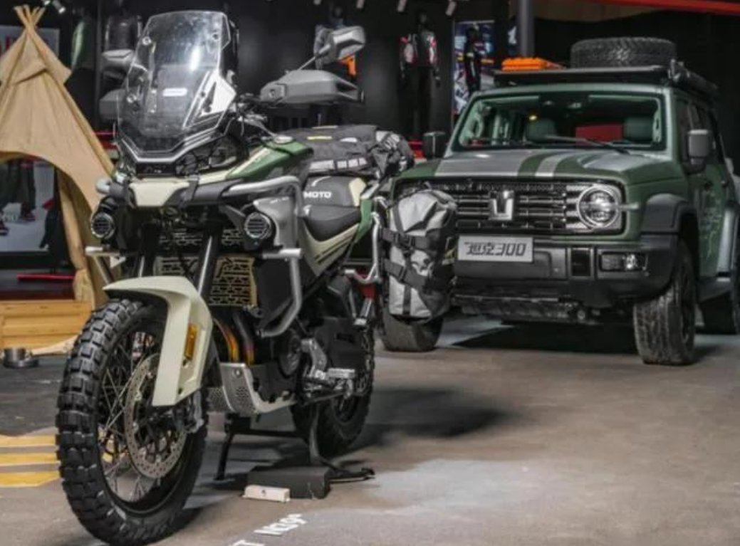 领克首台摩托车上市长城亮相新机车车企要决战两轮车市场了