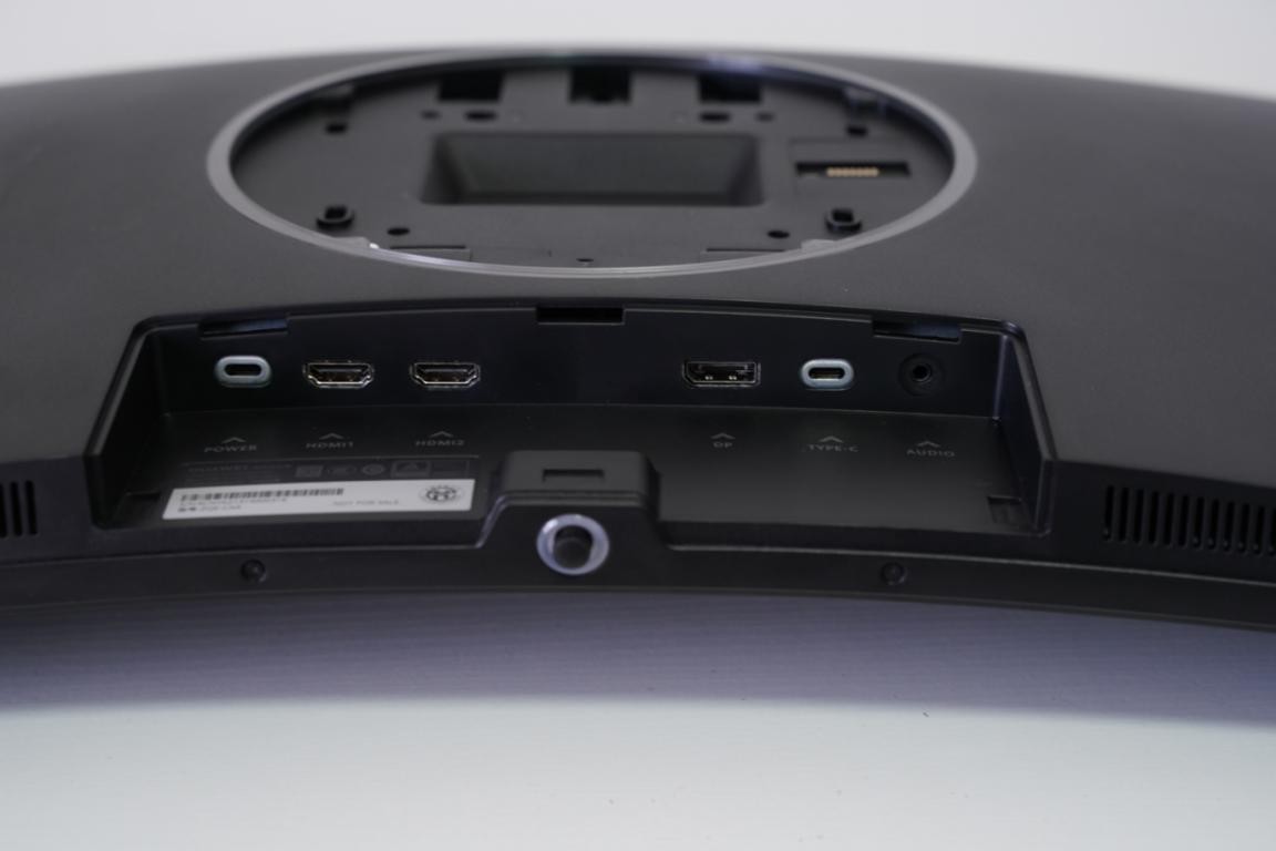 一体化设计,丰富接口,告别桌面凌乱