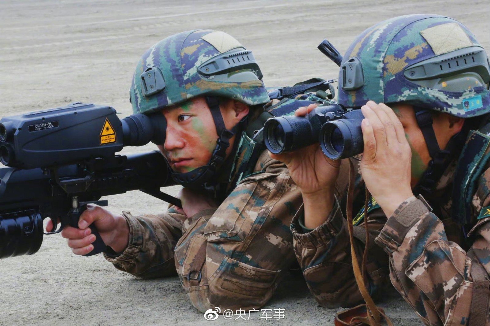 1983年4月5日,中国人民武装警察部队在北京成立。他们自成立起在维护国家安全、社会稳定、人民生命财产安全上发挥着重要作用。(图片来源:央广军事微博)