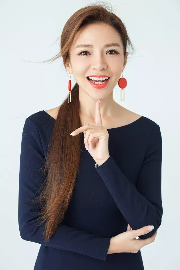 希望历经苦难的朱迅,人生后半程能够一切顺遂,被生活温柔以待.