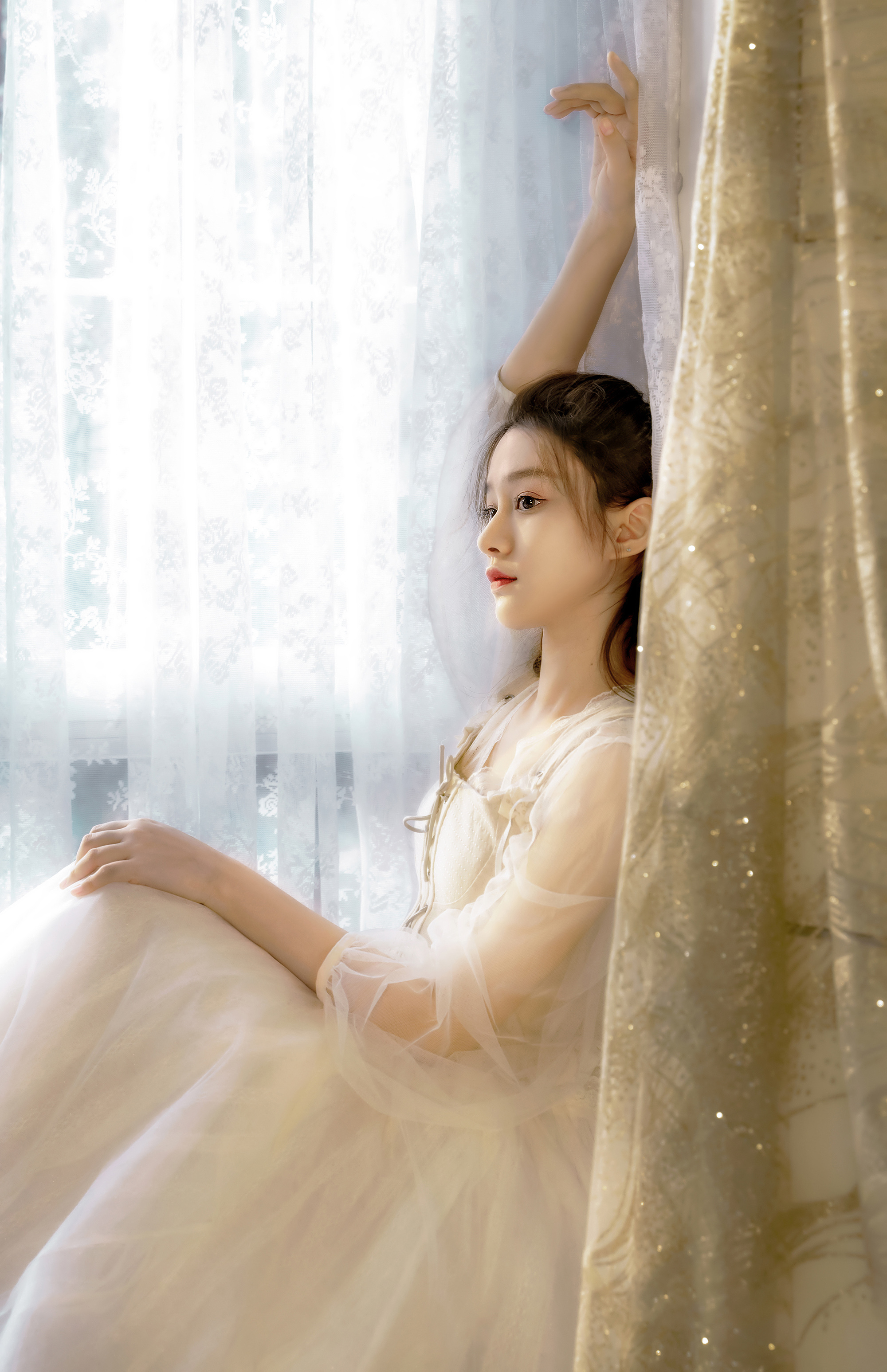 陆妍淇梦幻写真发布 轻纱漫舞文艺感十足__凤凰网