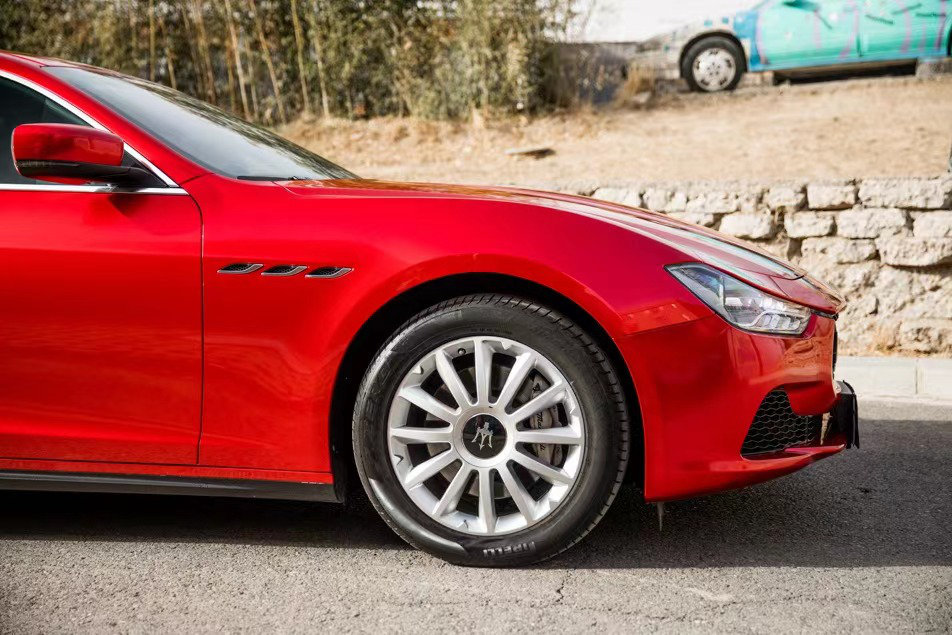 玛莎拉蒂总裁改色魂动红 风情万种让人着迷__凤凰网