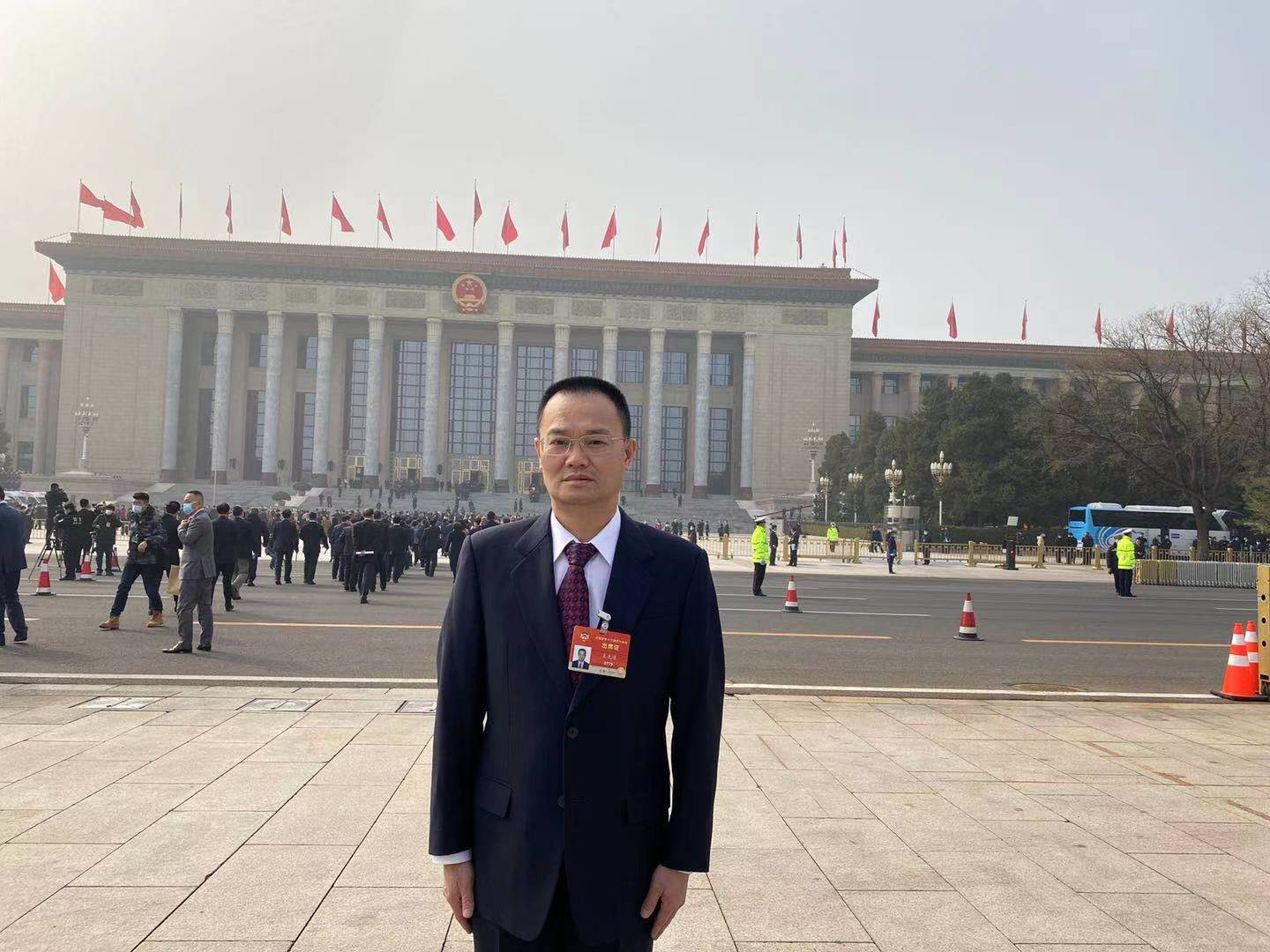 全国政协委员王先进谈人工智能治理