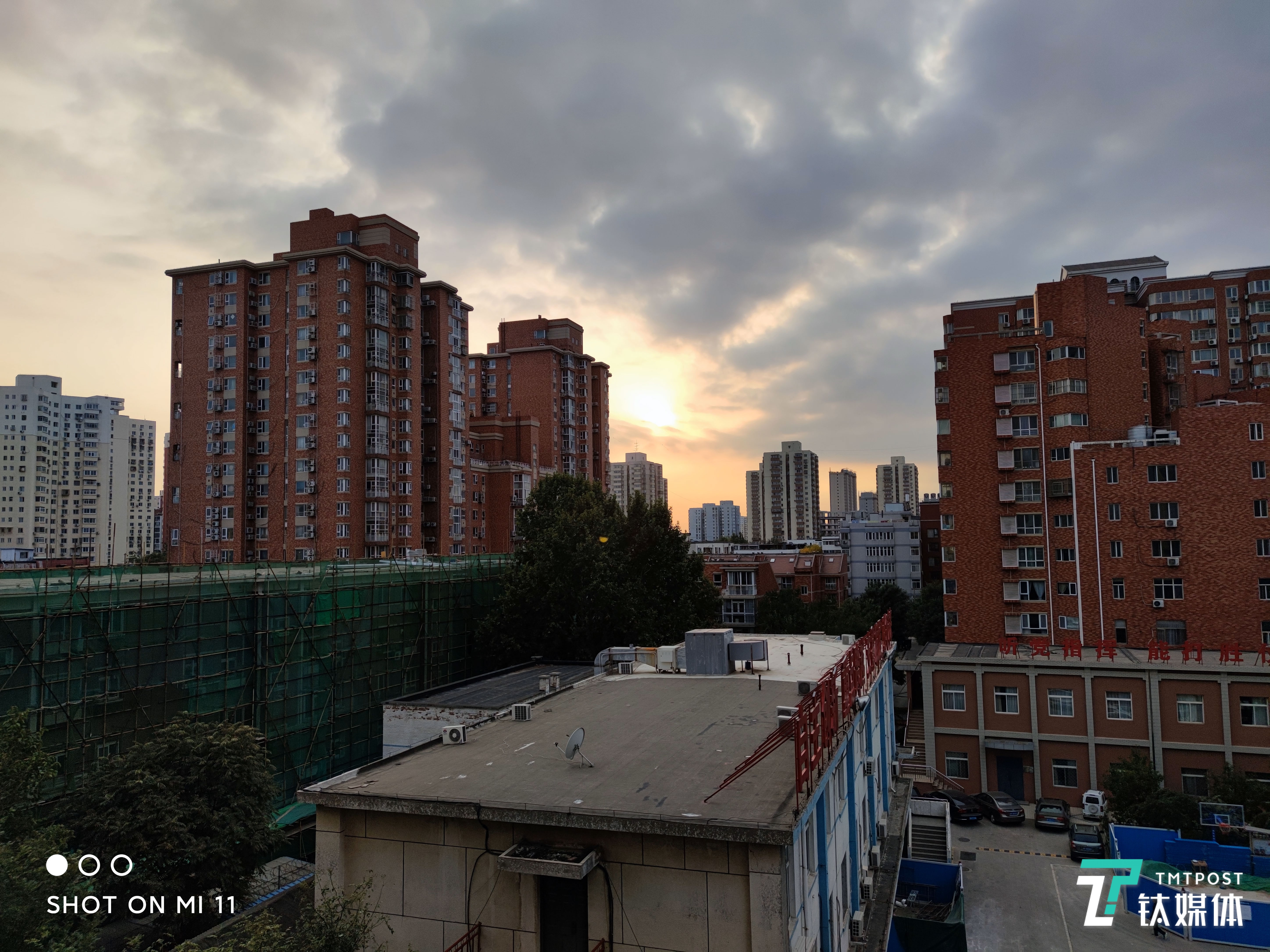 小米11体验轻巧机身搭配一流屏幕钛极客