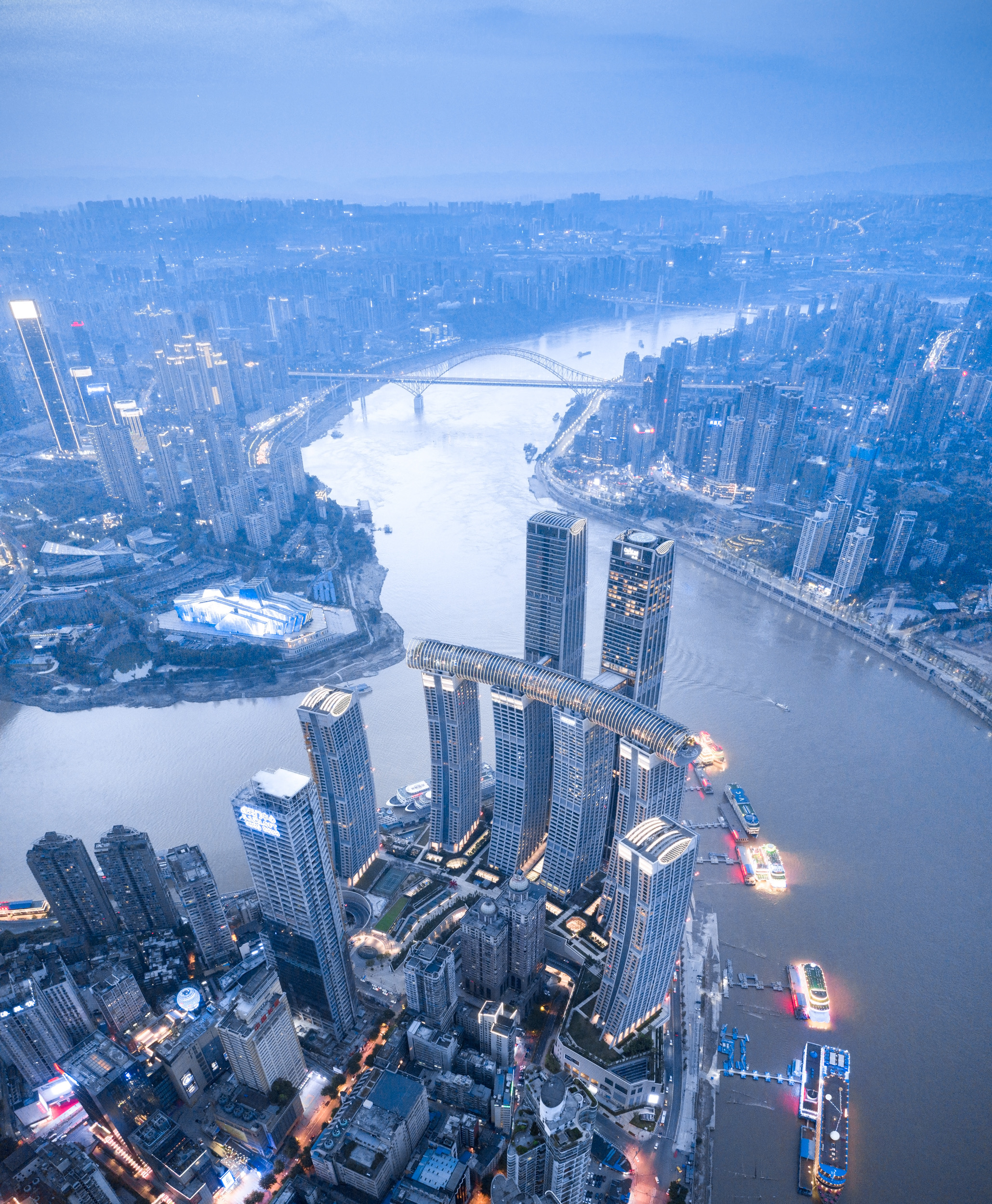 世界纪录!重庆躺平式摩天楼,耗资240亿,250米高空藏森林