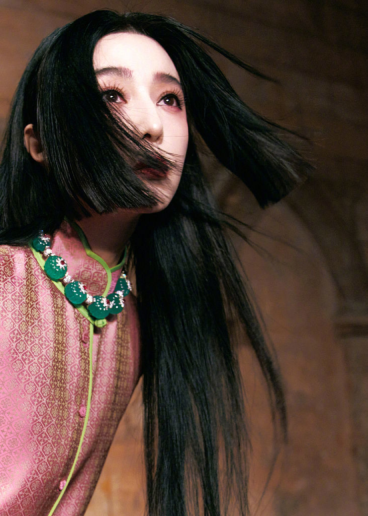 范冰冰留公主切发型时尚美艳 穿套裙靓丽动人比桃花还粉_凤凰网娱乐