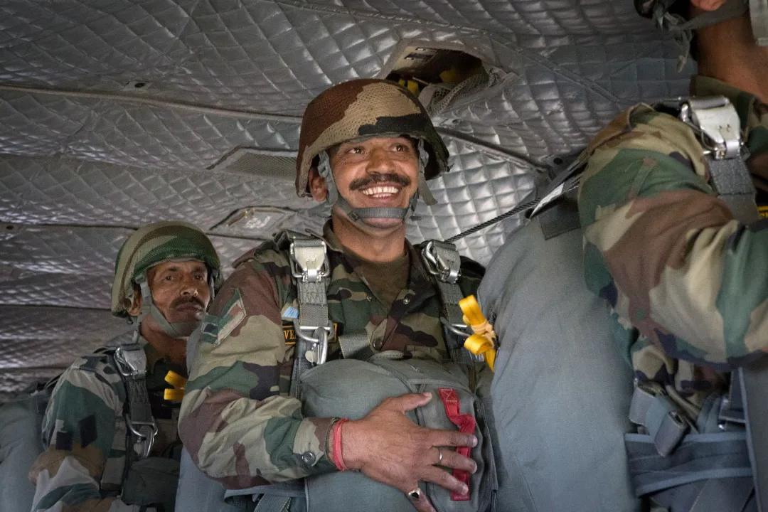 印度突然在边境展开空降演习意欲何为?