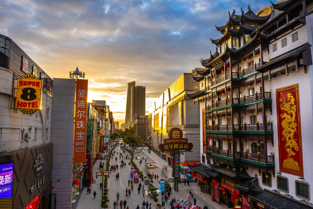 扩内需促消费 沈阳百年老街启动春季购物节活动