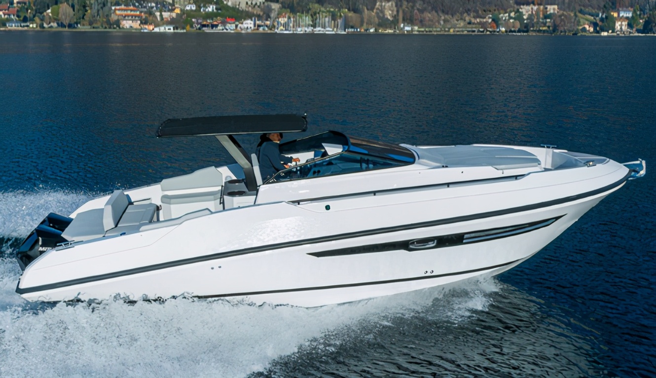 从制造古典纯木船只到定制现代玻璃纤维豪华游艇,迄今已有60年悠久