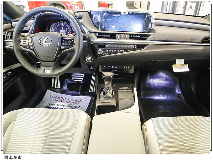 据悉,即将中期改款的es车型对内饰进行了较大升级,悬浮式液晶屏幕尺寸