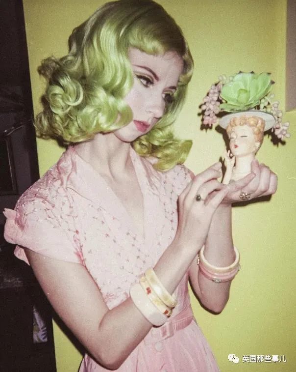 美国妹子钟爱50年代复古风,买上千件古董装饰房子,画风绝美