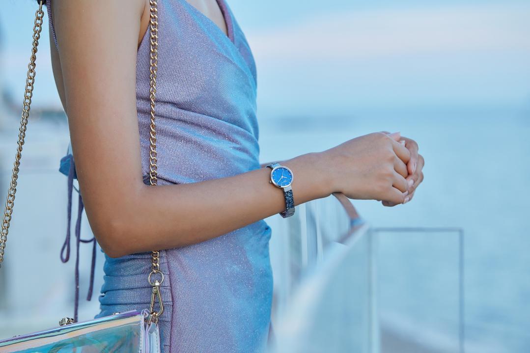 victoriahyde全新品牌大使张慧雯携手新款星空表亮相