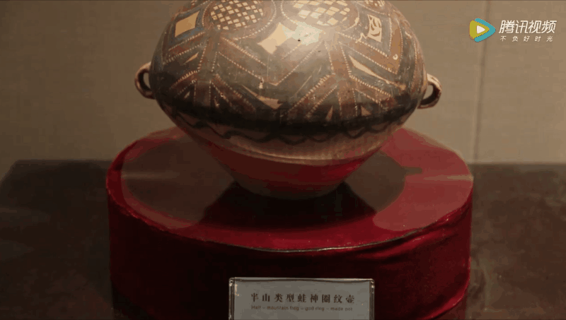 △马家窑彩陶罐。