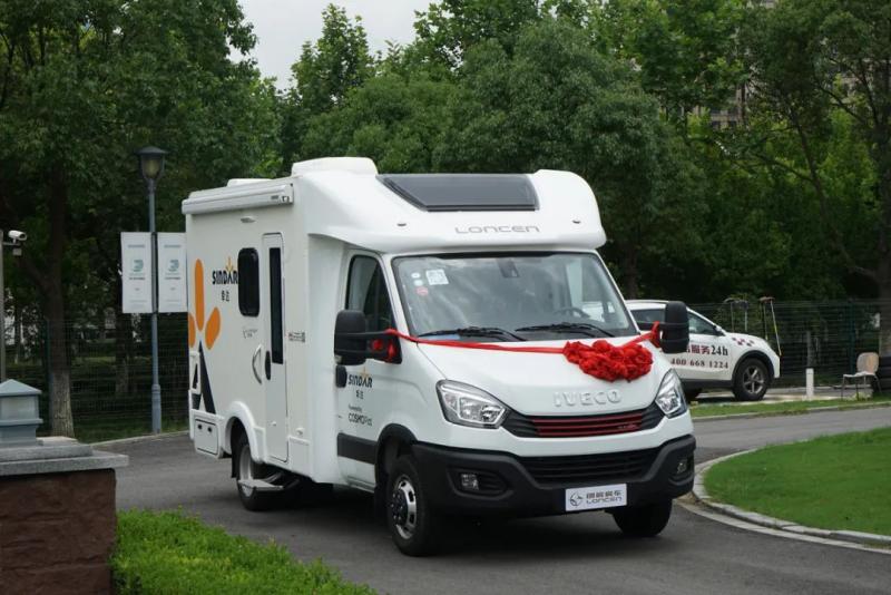 全新依维柯房车发布小顶过限高杆更轻松车内大水电适合3口人