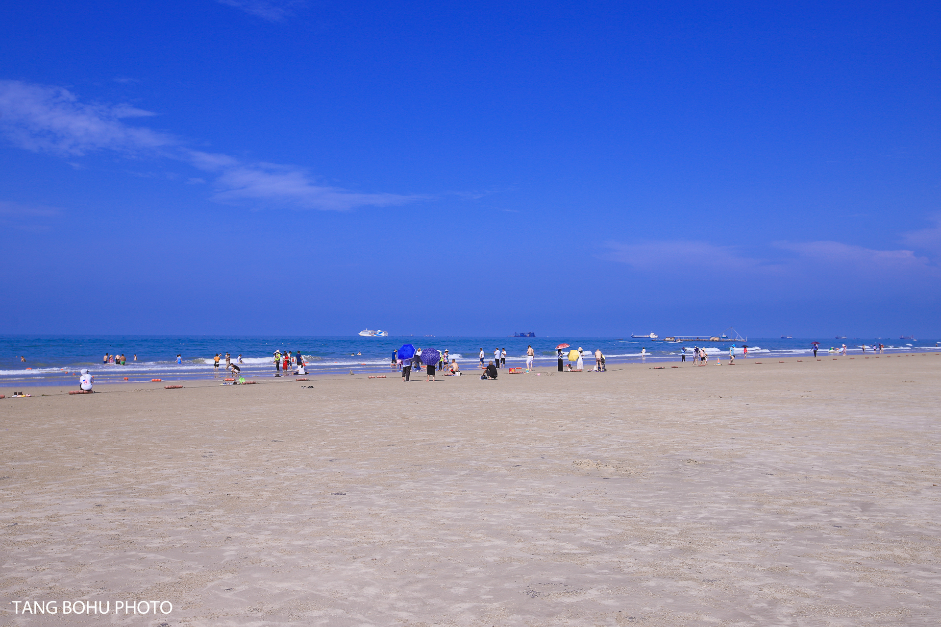 夏天的北海银滩蔚蓝大海,享受夏日里阳光沙滩,被称为天下第一滩