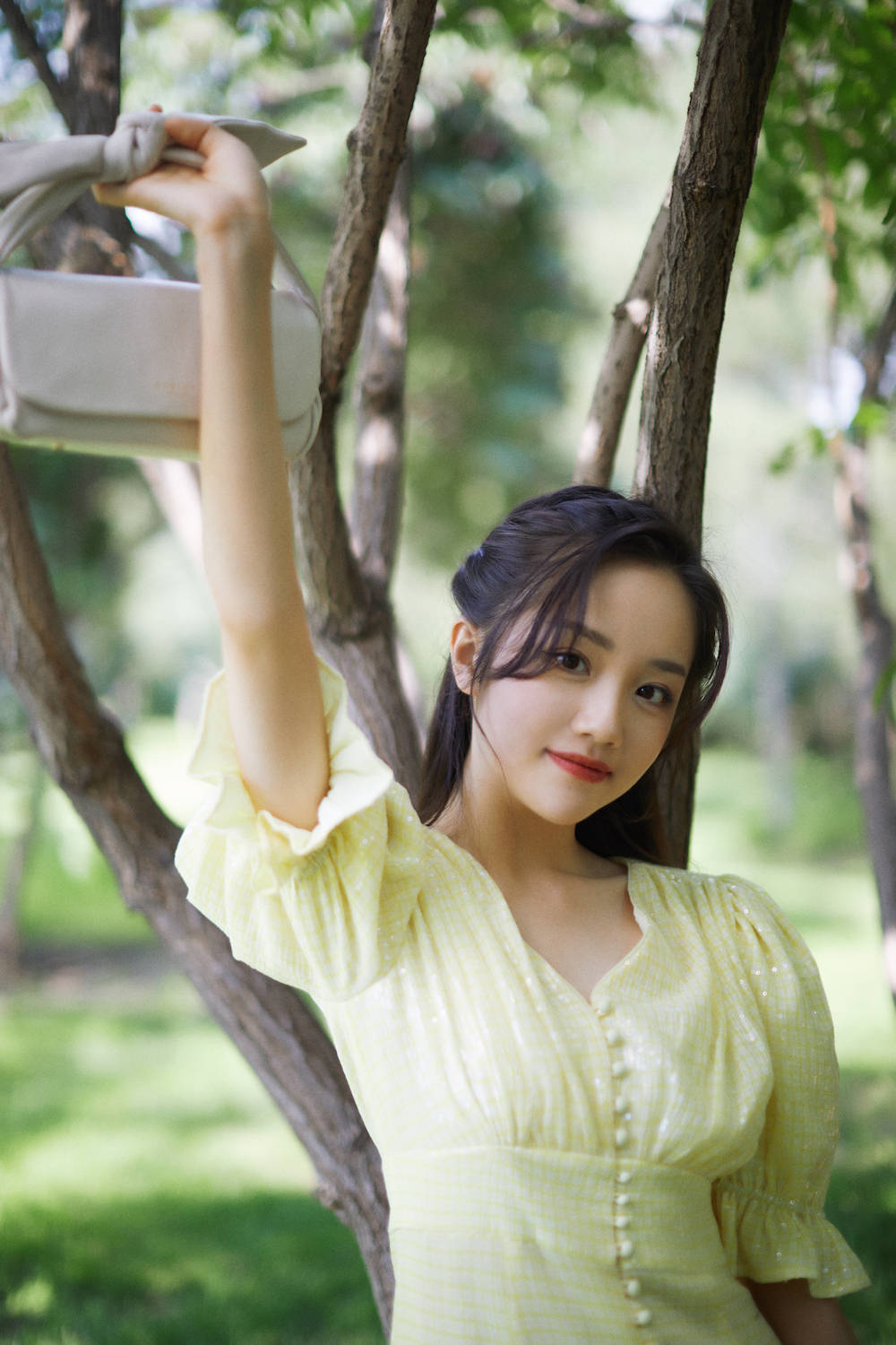 杨志雯温柔写真曝光 新戏《追着彩虹的我们》反差出演"女汉子"