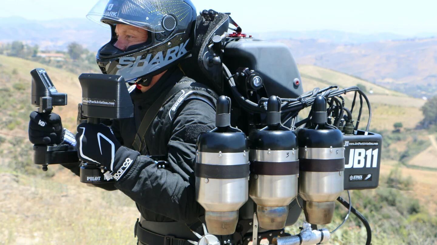 jetpack aviation公司研发的jb11喷气式飞行背包