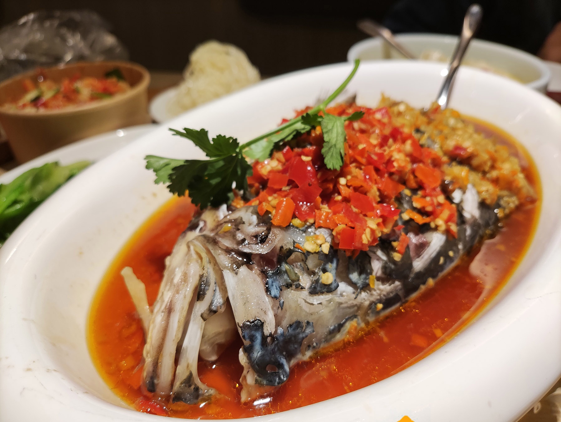 开在重庆的湖南菜,半份剁椒鱼头就要70,味道对得起这价格?__凤凰网