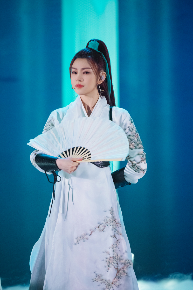 据悉,《乘风破浪的姐姐第二季》于每周五中午十二