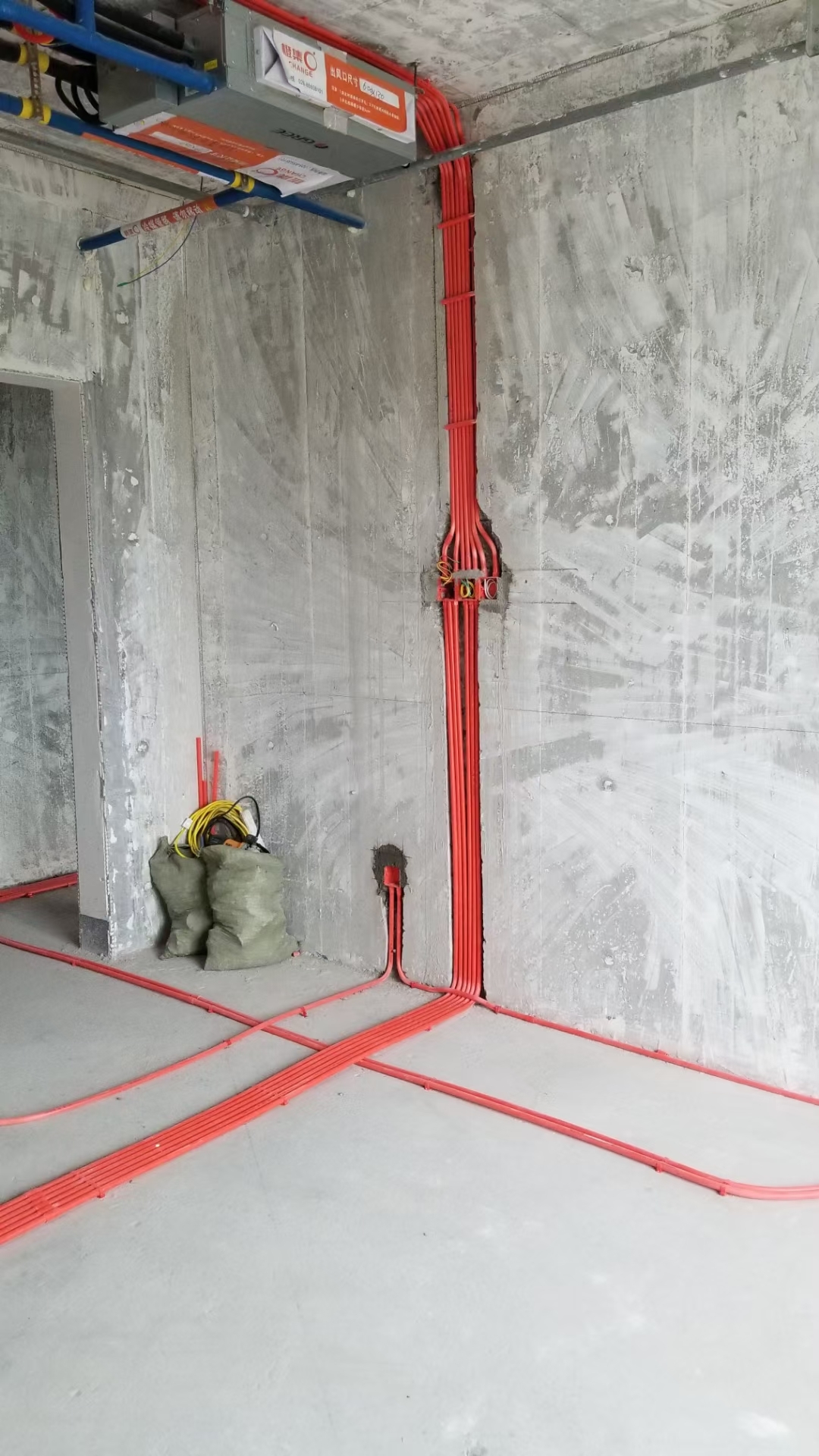 晒建发浅水湾水电改造现场施工图丨成都别墅装修队推荐