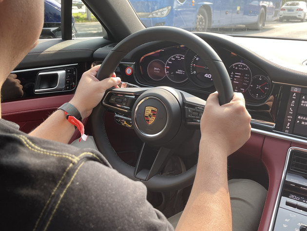 试保时捷panamera它会是你的快乐星球吗