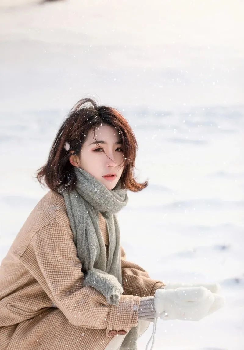 冬天下雪如何拍美照这8个姿势最自然女生想要好看就这么拍