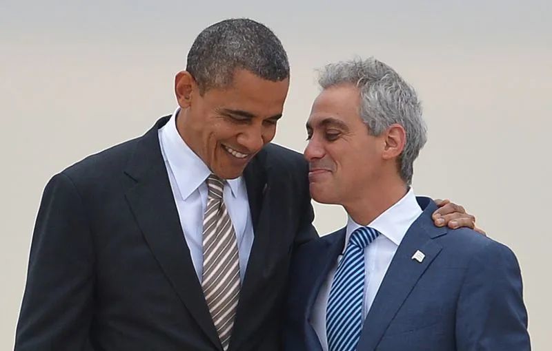 奥巴马和拉姆·伊曼纽尔。图源：chicagotribune