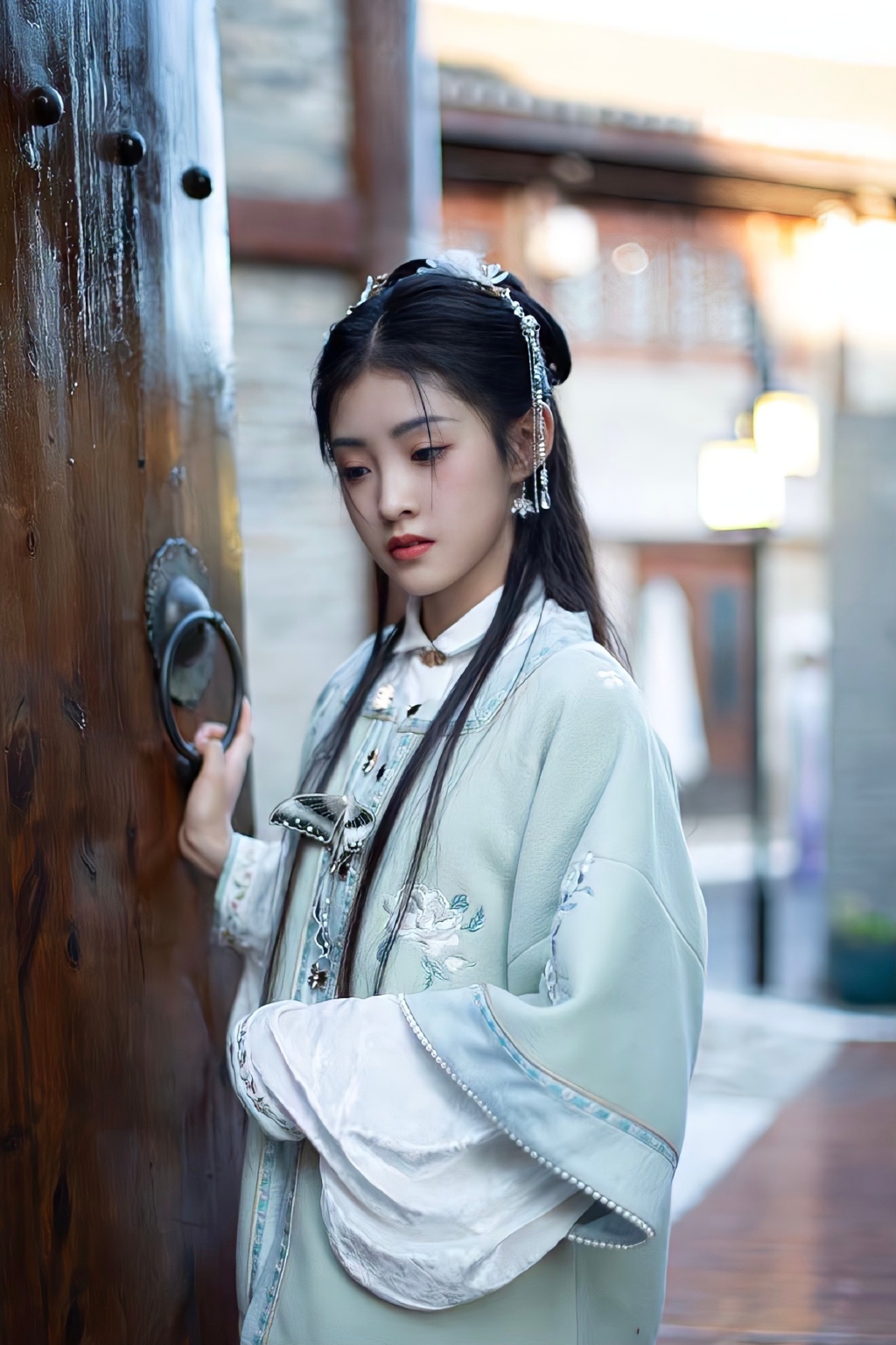 小王昭君已长大,16岁的她很有古典美,在新剧里因太努力被霸凌__凤凰网