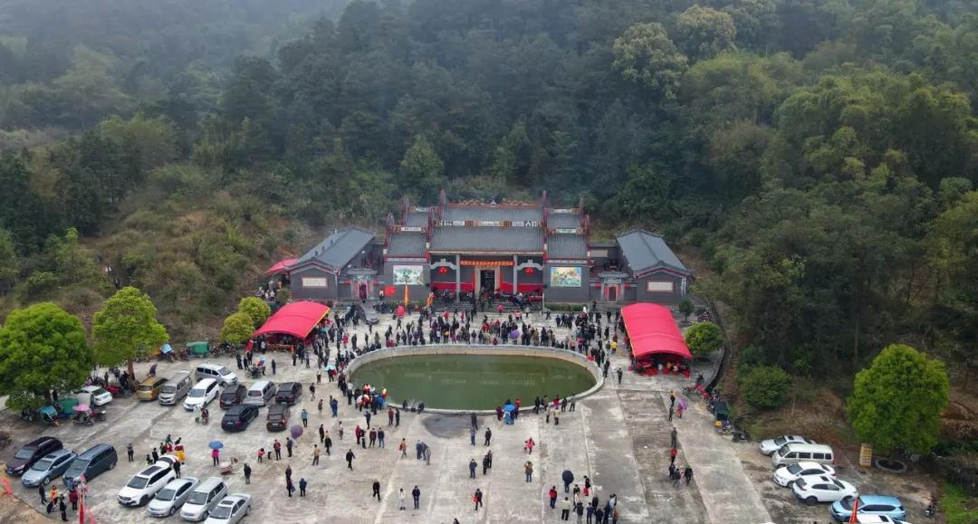 梁氏祭祖 志俊公子孙后代齐聚英德黄花 祭拜祖先 凤凰网