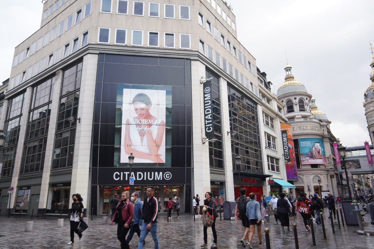 宝姐品牌在巴黎埃菲尔铁塔荣获"2021年度优秀品牌"奖_凤凰网商业_凤凰