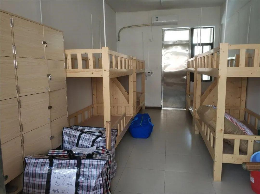 初中走读好还是住校好白岩松给出的答案值得家长深思