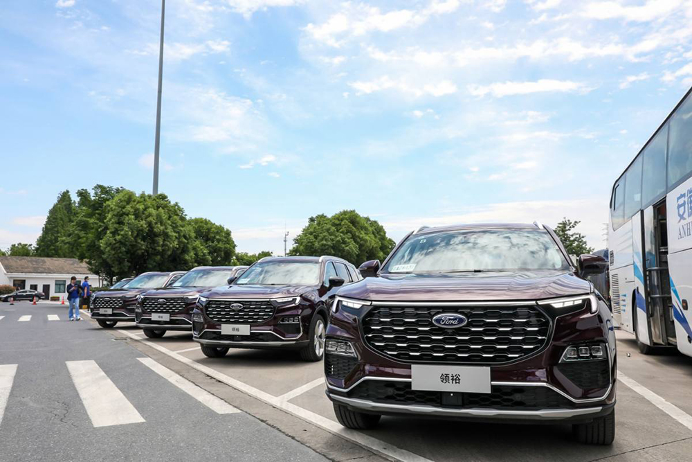 空间与舒适并重 试驾江铃福特领裕_凤凰网汽车_凤凰网