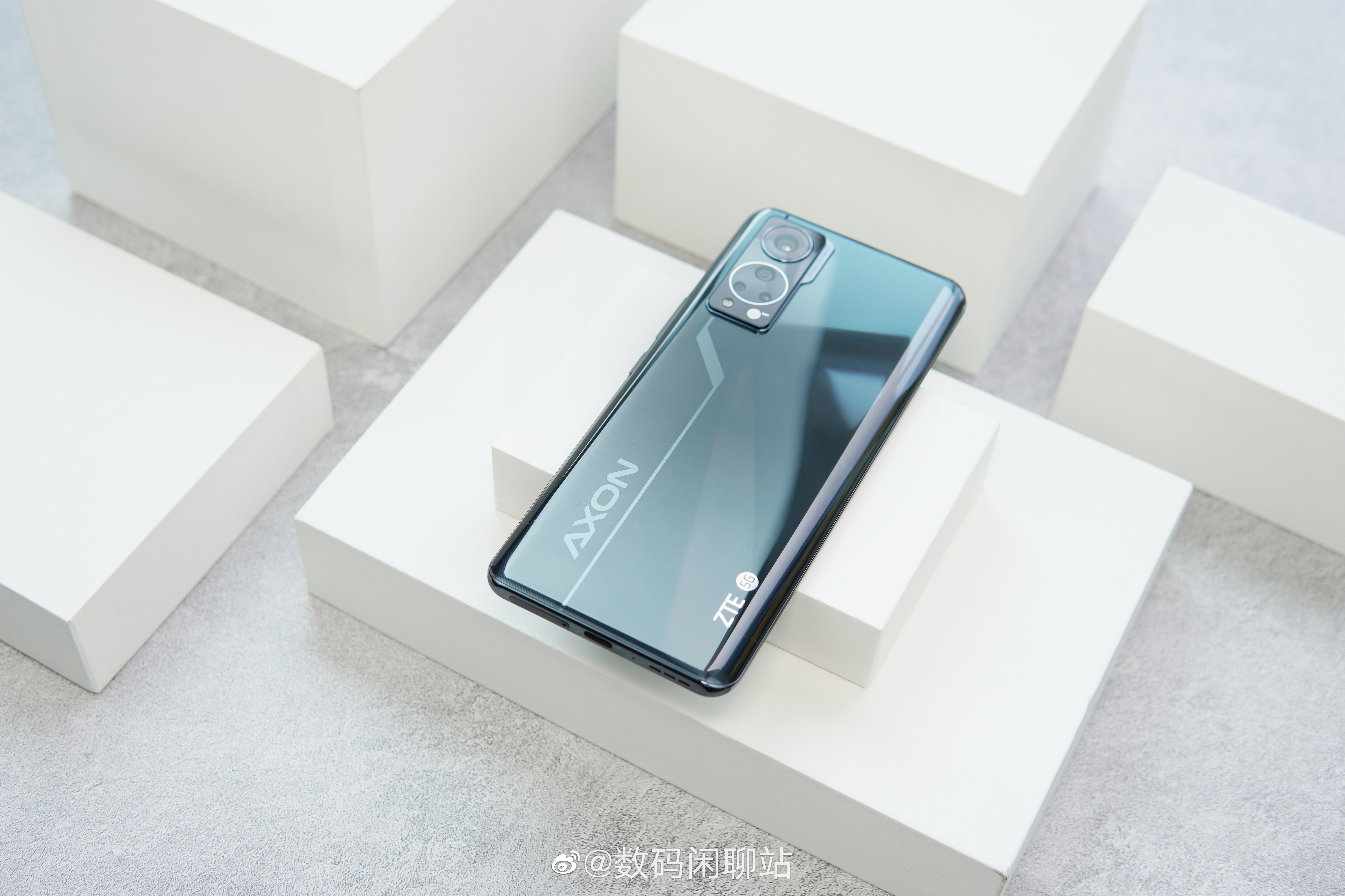 中兴axon30高清真机图曝光前摄几乎不可见