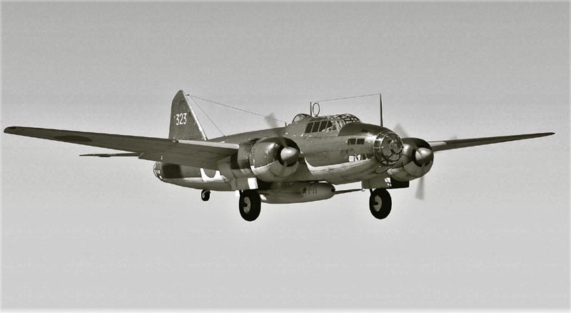 67日本海军在二战时的主力轰炸机——g4m"一式"陆上攻击机一直被戏