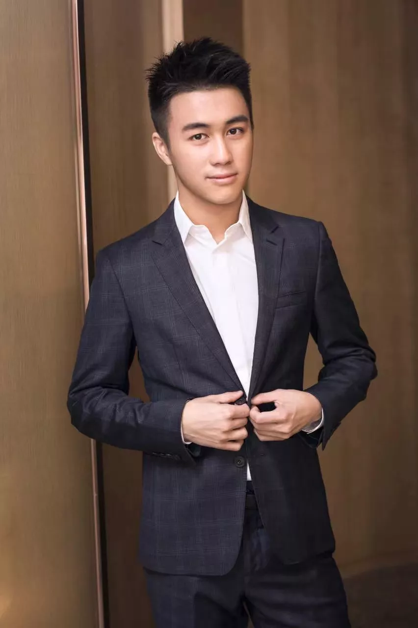 专访何猷君:电竞俱乐部营收多元化,出海和打破业务单一性是关键__凤凰