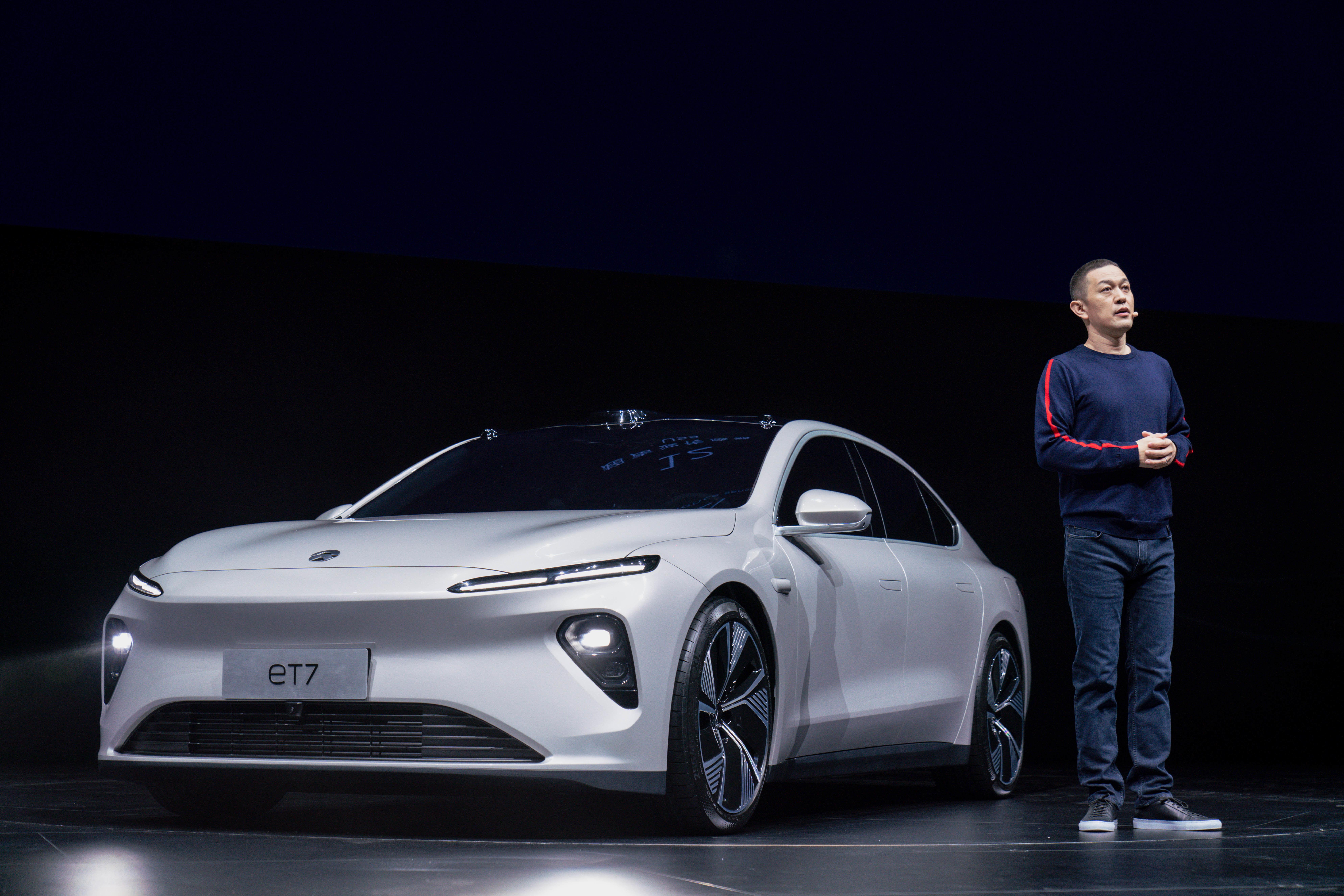 蔚来首款纯电轿车现身,网友:顶配要50万,真豪横_凤凰网汽车_凤凰网