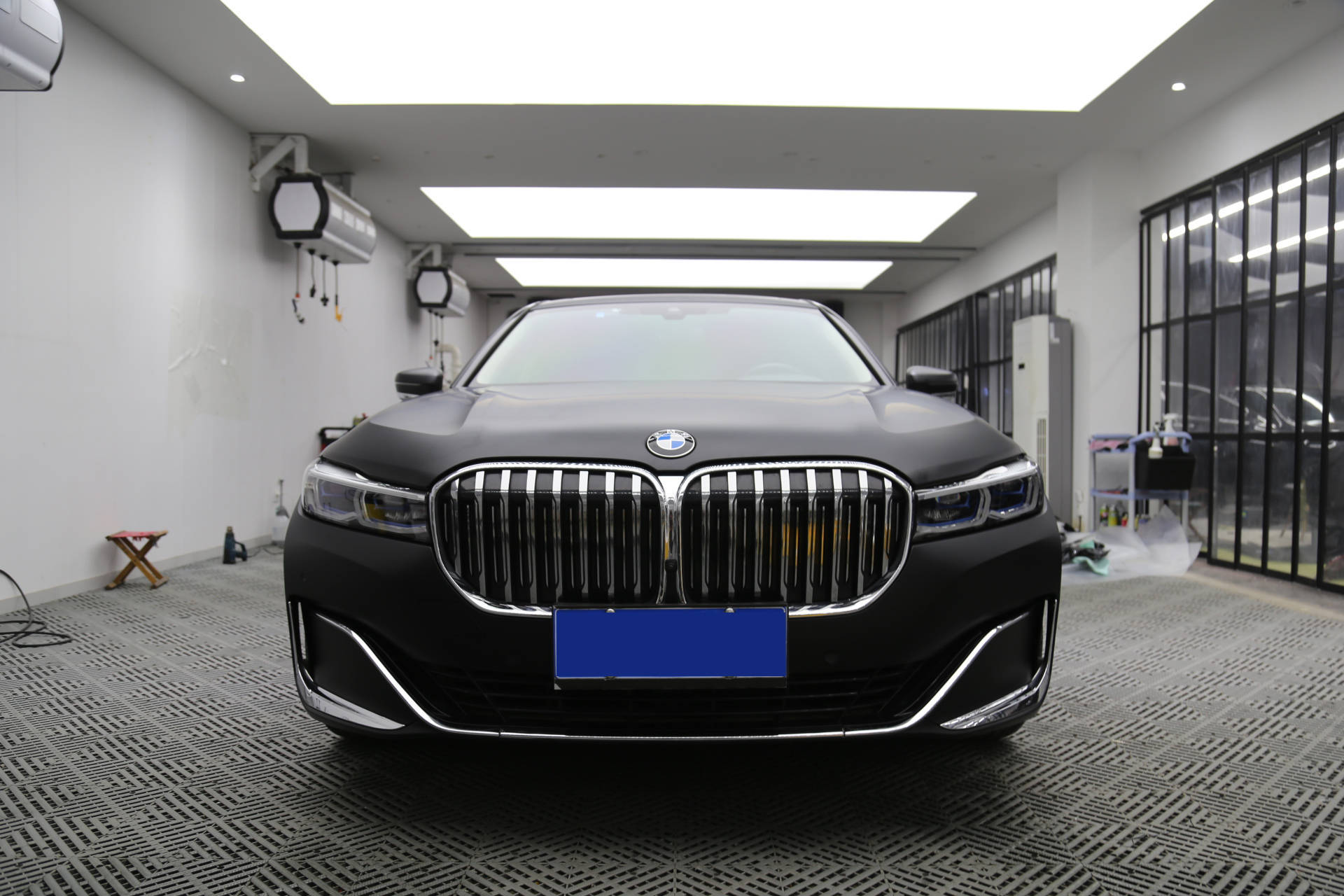 改色膜案例 | 宝马七系全车改色亚面电镀金属黑