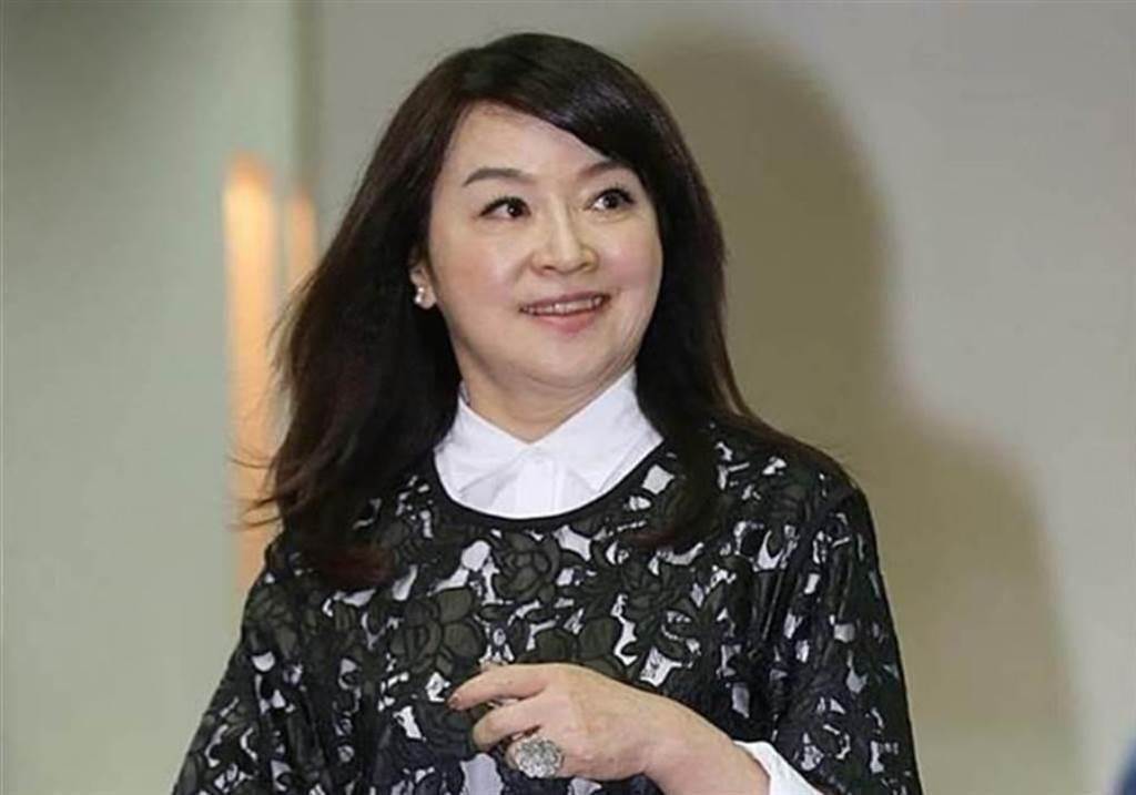 周玉蔻再爆料确诊人数,还呛侯友宜:都是你害的__凤凰网