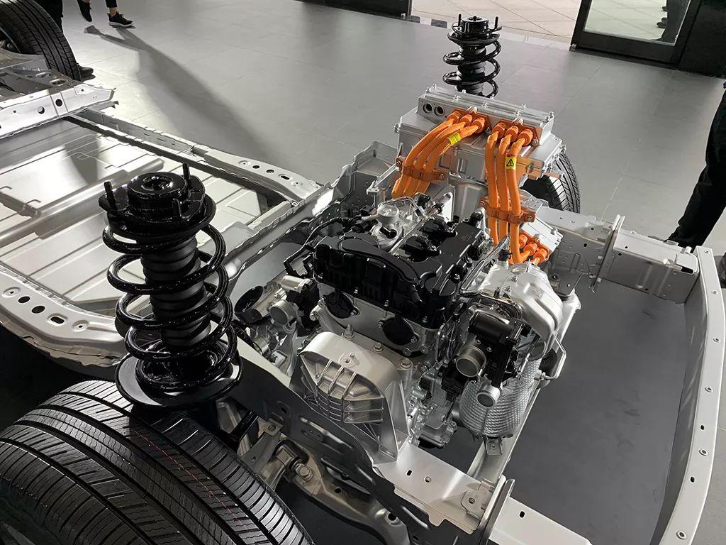 理想one是不是脱裤子放p?