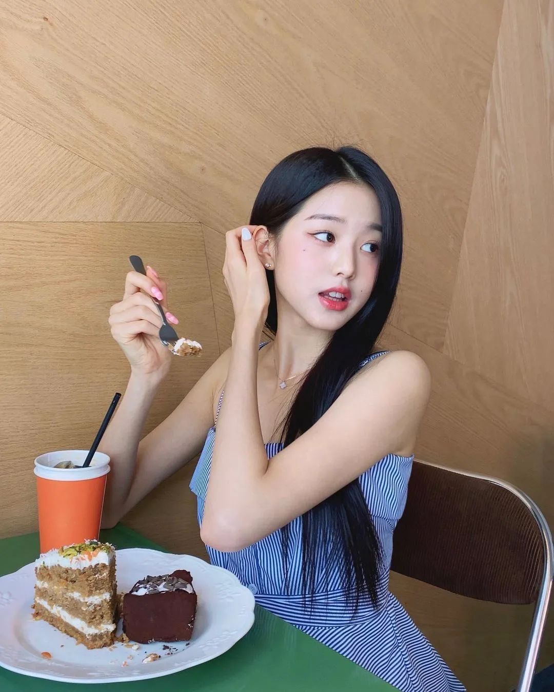 16岁身高171cm腿长直逼190的李光洙难怪这位中韩混血拍照都要p短腿