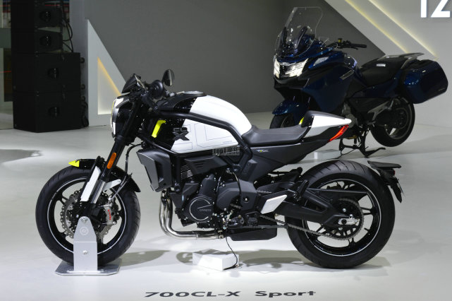 春风700clx运动版 惊艳亮相北京摩展 最快或在本月上市__凤凰网